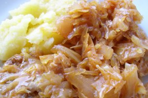 Varza calita cu cotlete de porc
