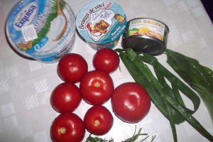 Cosulete de rosii cu pasta de branza si ton