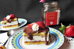 Prajitura cu ganache de ciocolata alba si dulceata de capsuni