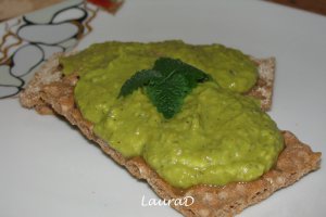 Pate de mazare si ceapa verde