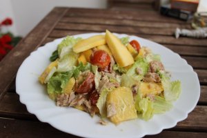 Salata de ton cu mango