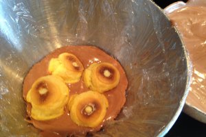 Tort Mousse de ciocolata umplut cu choux