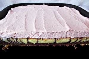 Prajitura cu mousse de capsuni
