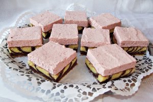 Prajitura cu mousse de capsuni