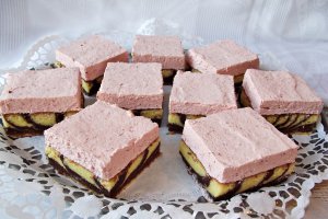 Prajitura cu mousse de capsuni