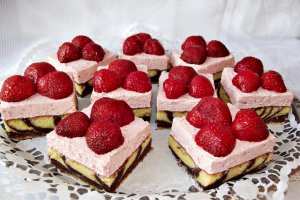 Prajitura cu mousse de capsuni