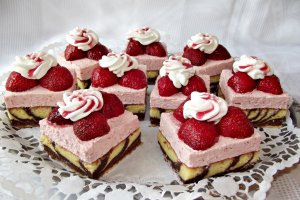 Prajitura cu mousse de capsuni