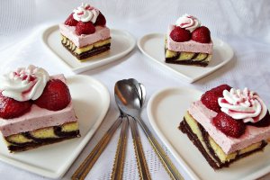 Prajitura cu mousse de capsuni