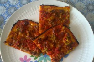 Pizza cu ton si anchoa