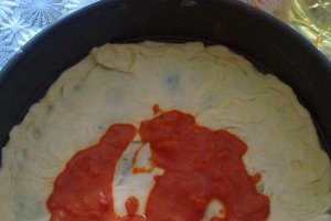 Pizza  cu carne tocata , carnat si slaninuta