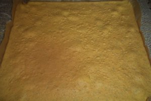 Rulada cu mascarpone,capsuni si mac