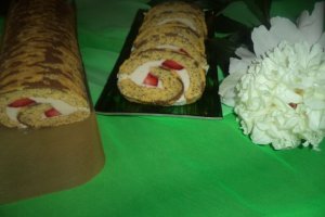 Rulada cu mascarpone,capsuni si mac