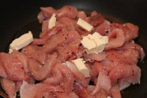 Carne de porc cu mustar si legume in otet