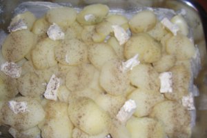 Cartofi la cuptor cu 2 ingrediente