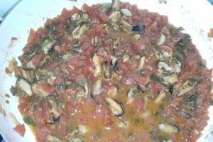 Spaghetti cu midii negre- cozze nere