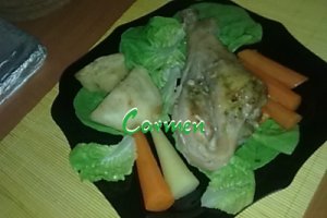 Legume sote cu copane de curcan.