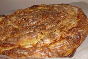 Placinta melc cu branza si crema de vanilie