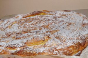 Placinta melc cu branza si crema de vanilie
