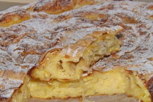 Placinta melc cu branza si crema de vanilie
