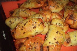 Cornulete cu pasta de rosii si ciuperci