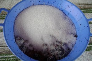 Dulceaţă de cireşe negre