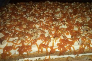 Prajitura Deliciu cu nuca si caramel