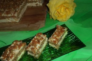 Prajitura Deliciu cu nuca si caramel