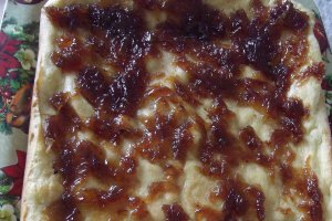 Prajitura cu dulceata de trandafiri si crema de vanilie