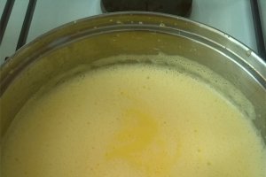 Inghetata caramel cu topping de ciocolata