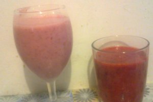 Milkshake cu cirese si zmeura