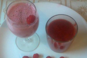 Milkshake cu cirese si zmeura