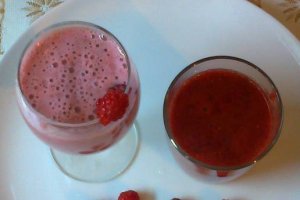 Milkshake cu cirese si zmeura