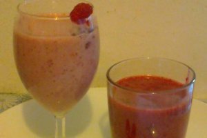 Milkshake cu cirese si zmeura