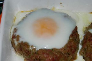 Chiftele cu ou ochi