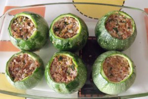 Dovlecei rotunzi umpluti cu carne