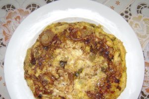 Omletă cu brânză şi roşii