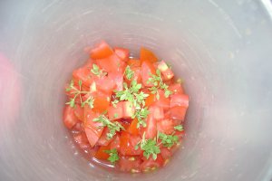 Bruschete picante cu roşii ulei de masline şi busuioc