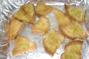 Bruschete picante cu roşii ulei de masline şi busuioc