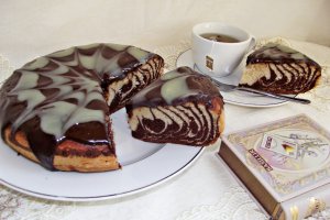 Chec marmorat, cu glazura de ciocolata