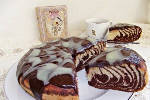 Chec marmorat, cu glazura de ciocolata