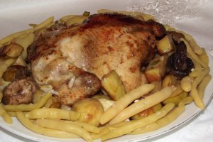 Pui cu ciuperci, cartofi noi si usturoi