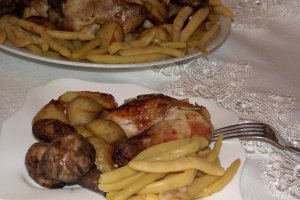 Pui cu ciuperci, cartofi noi si usturoi