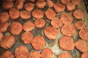 Chiftele din carne cu naut in sos de spanac