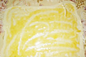 Kombe - placinta cu telemea si ceapa verde