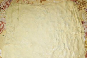 Kombe - placinta cu telemea si ceapa verde