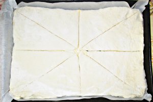 Kombe - placinta cu telemea si ceapa verde