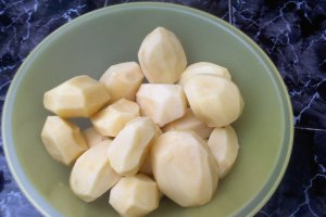 Cartofi noi pane (BRAMBORAKI)