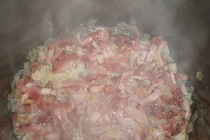 Ciorba de fasole pastai cu bacon afumat
