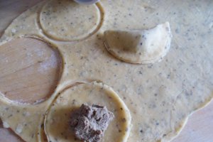 Tortellini de casa umplute cu ficat de pui