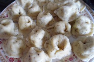 Tortellini de casa umplute cu ficat de pui